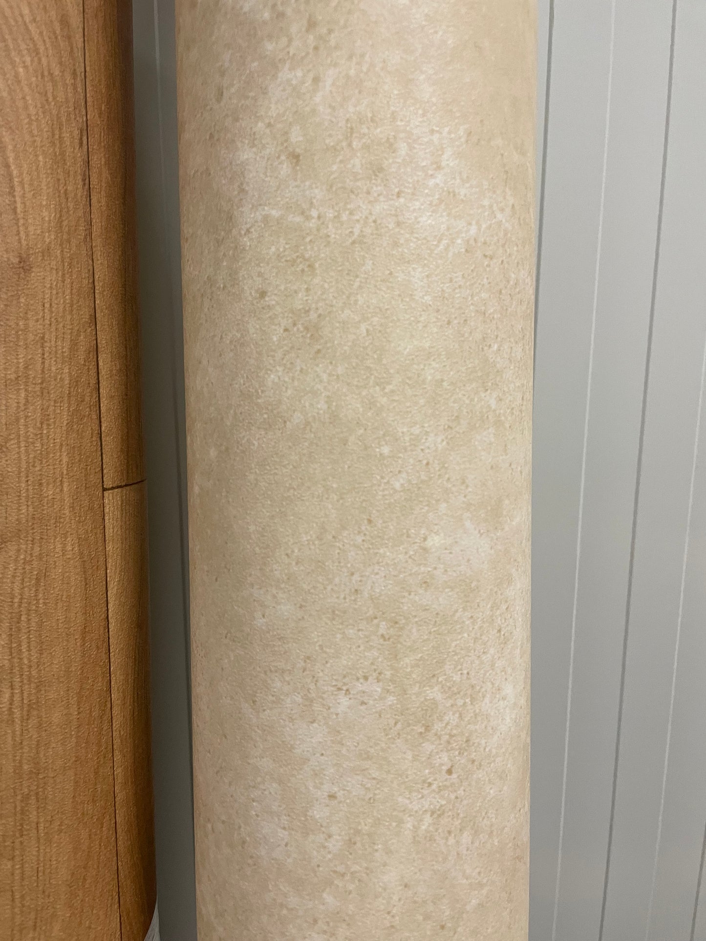 Beige Gemarmerd Betonlook Vinyl Restpartij | 3,00x4,00mtr - Vinylrestpartij.nl