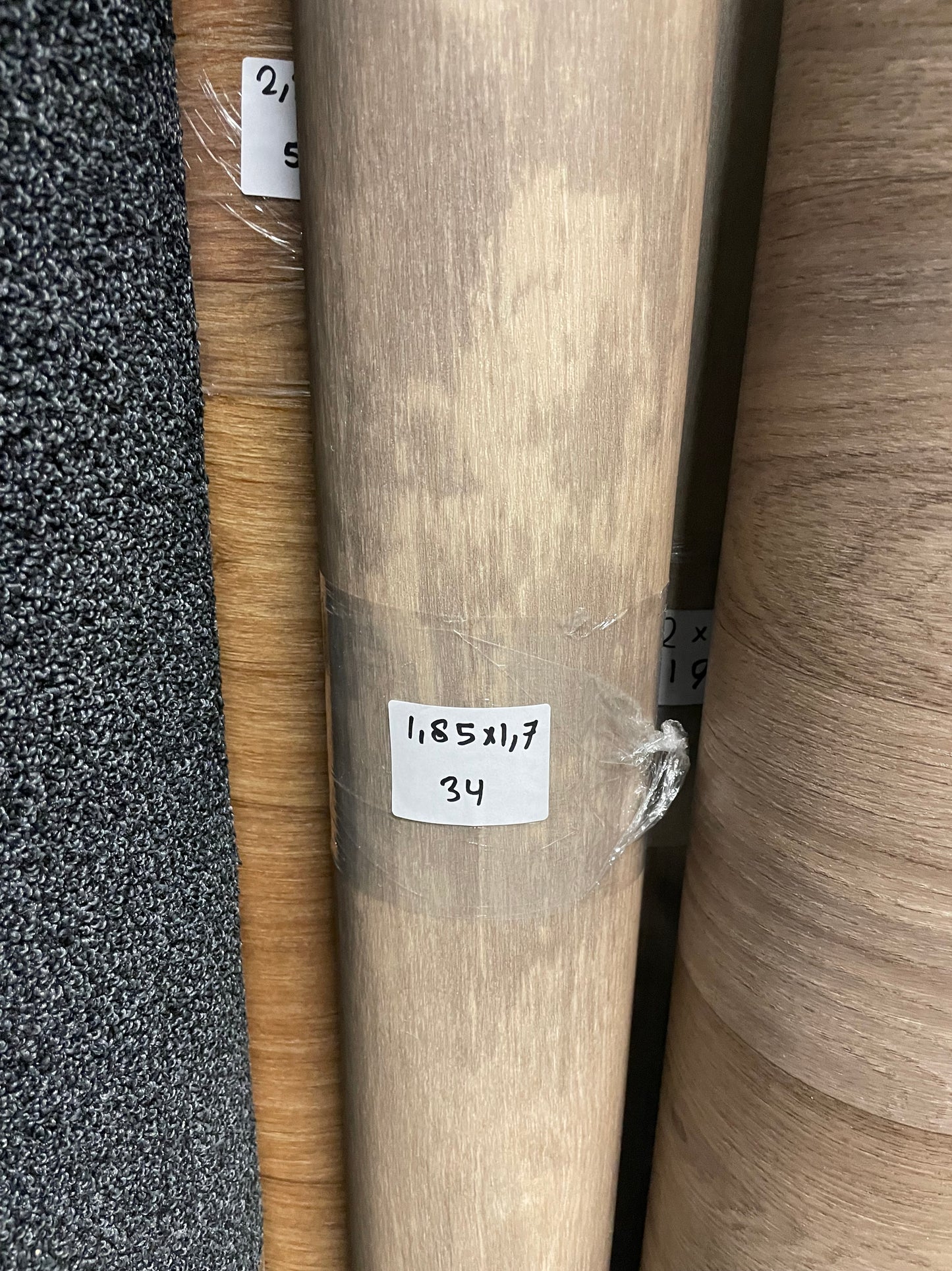 Gevlekt Bruin Eiken Vinyl Restant | 1,65x1,70mtr