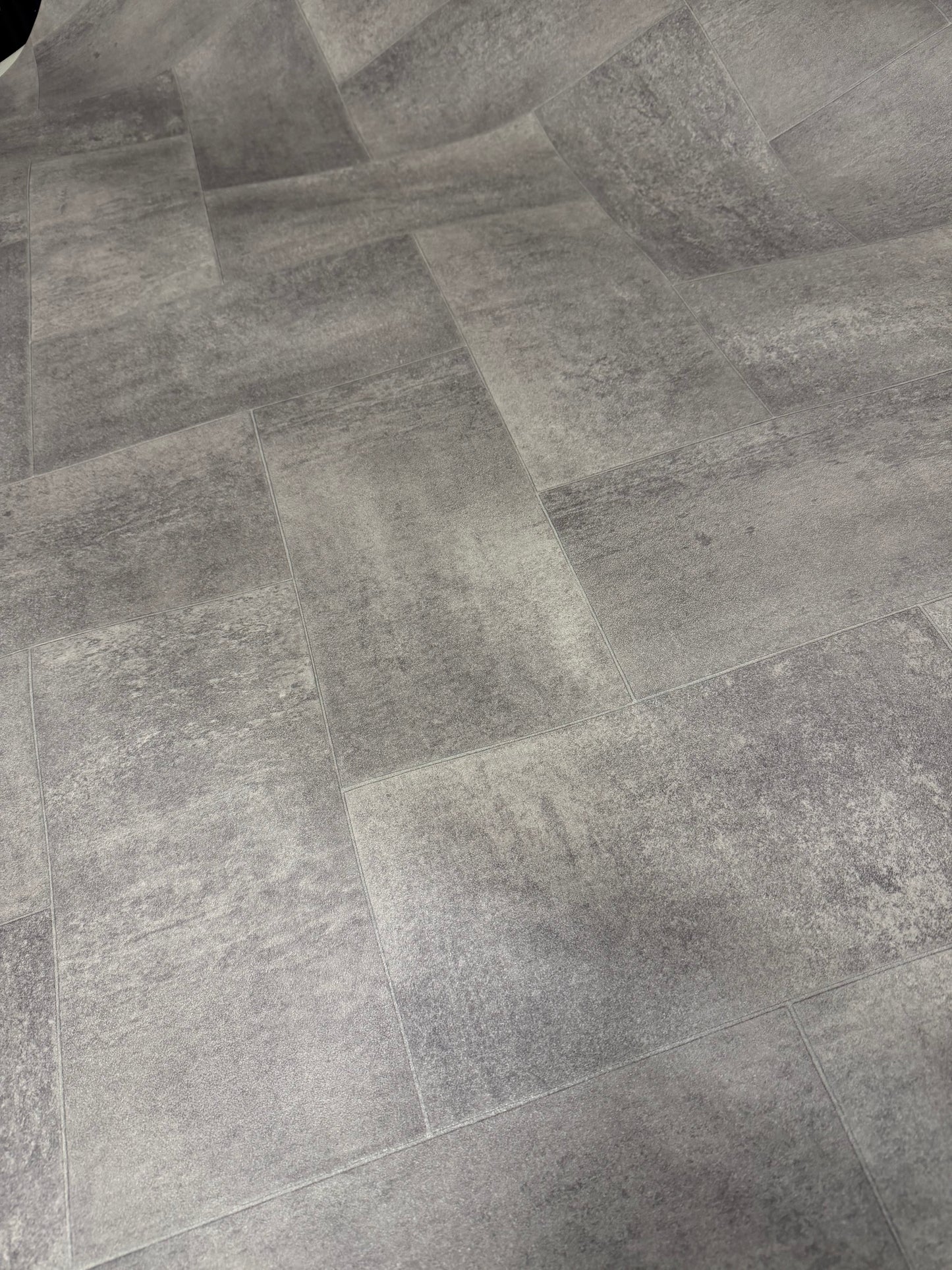 Visgraat Grijs BetonlookVinyl Restpartij |
3,90x4,00mtr