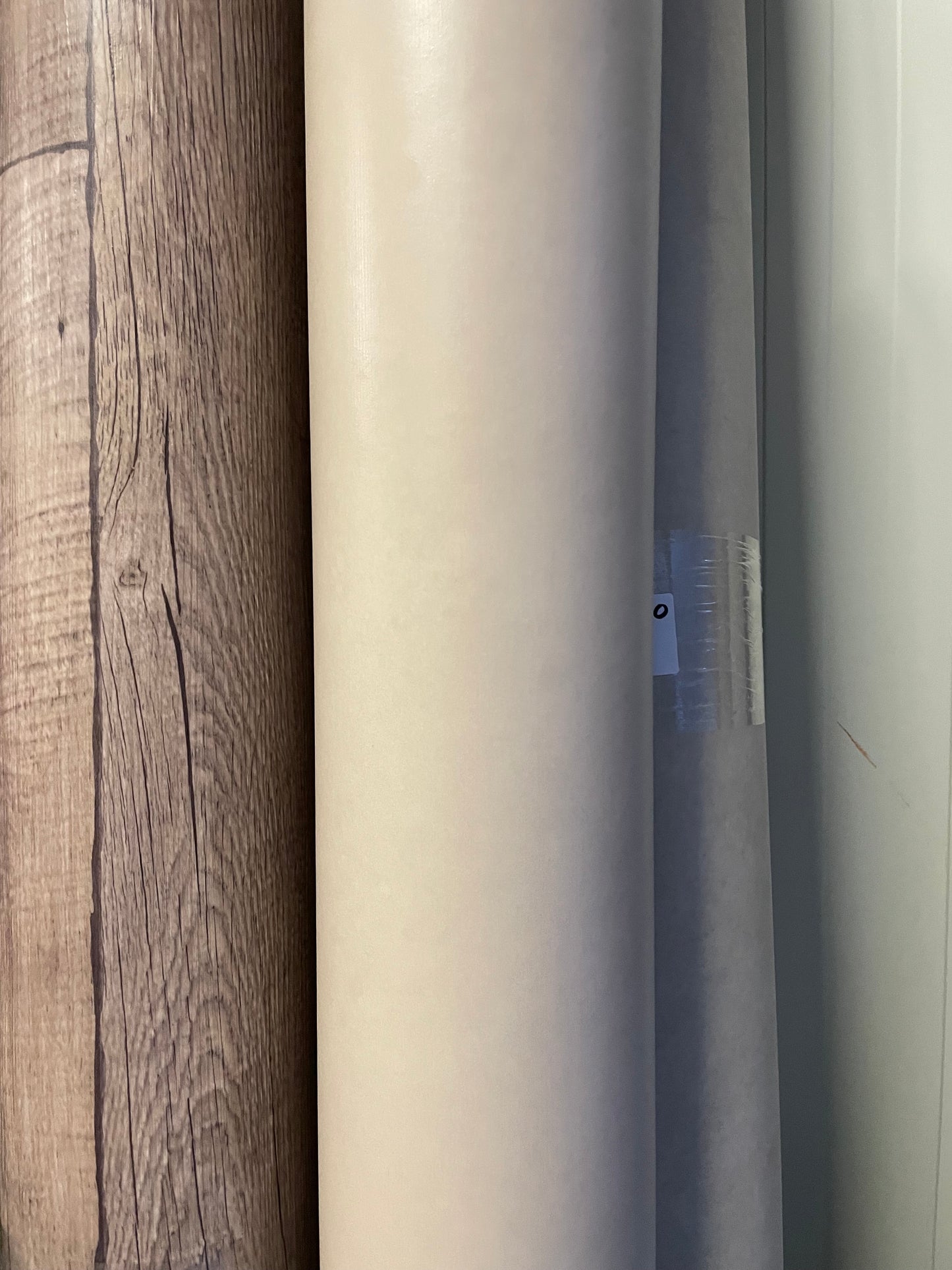 Licht Gietvloer Look Vinyl Restpartij | 1,95x4,00mtr - Vinylrestpartij.nl