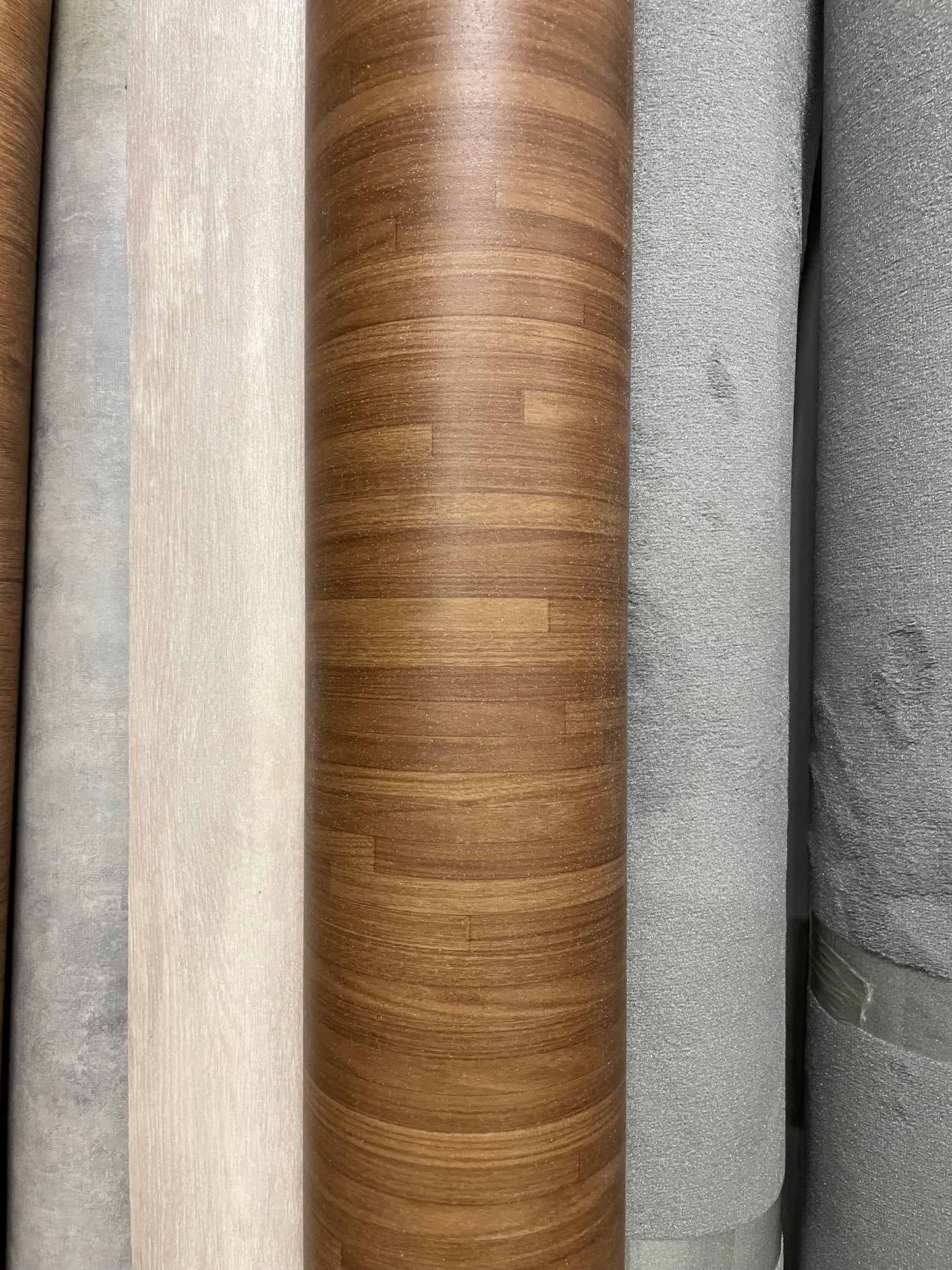 Warm Merbau Vinyl Restpartij | 2,00x3,40mtr - Vinylrestpartij.nl