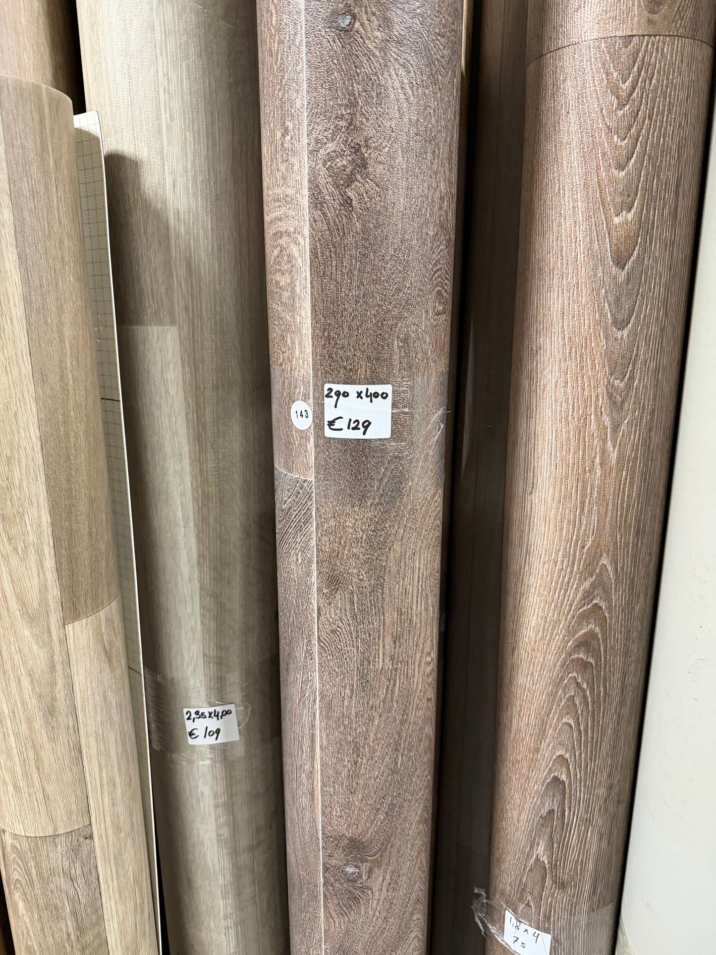 Grijsbruin Rustiek Eiken Vinyl Restpartij |
2,90x4,00mtr - Vinylrestpartij.nl 