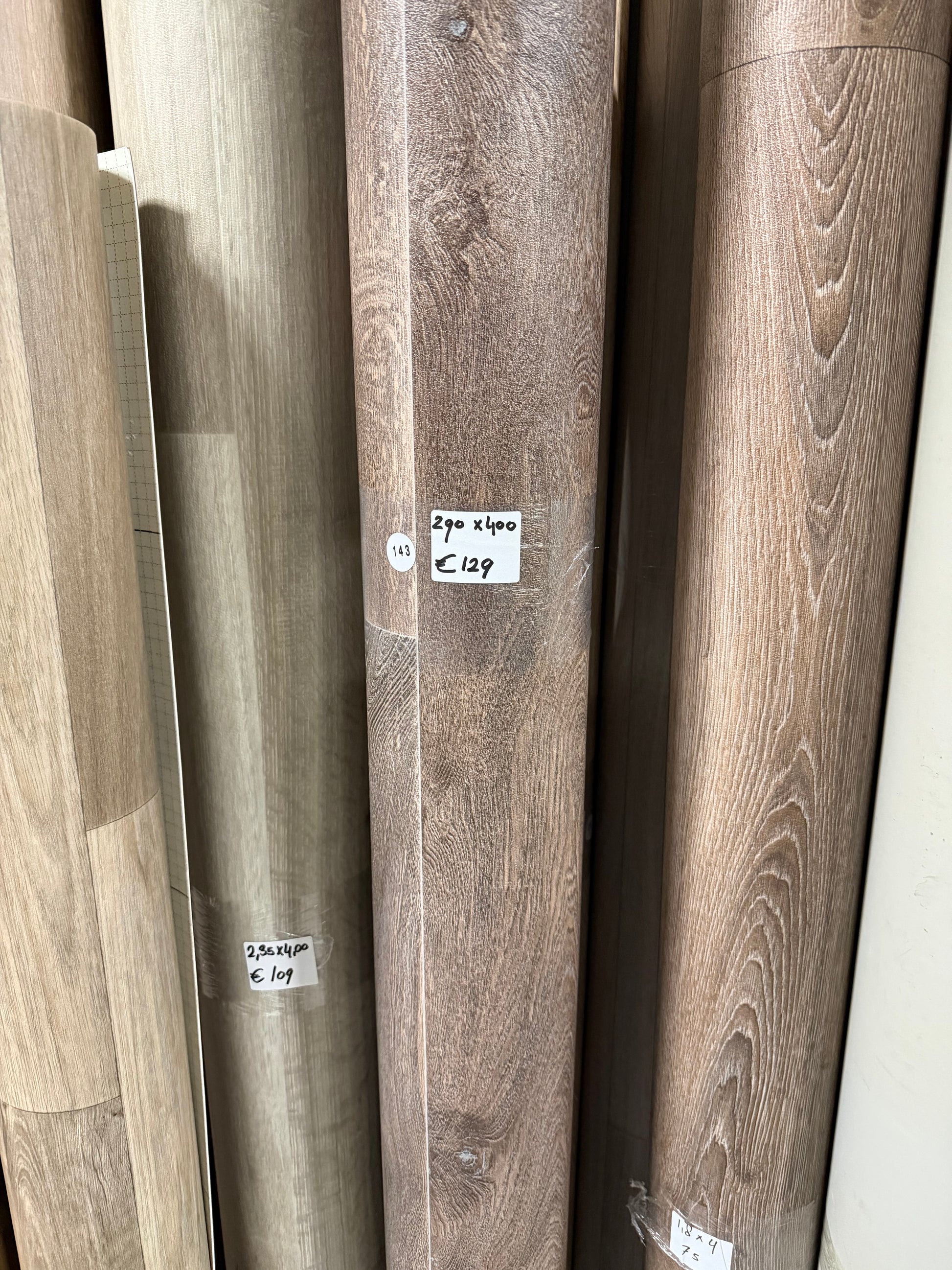 Grijsbruin Rustiek Eiken Vinyl Restpartij |
2,90x4,00mtr - Vinylrestpartij.nl 