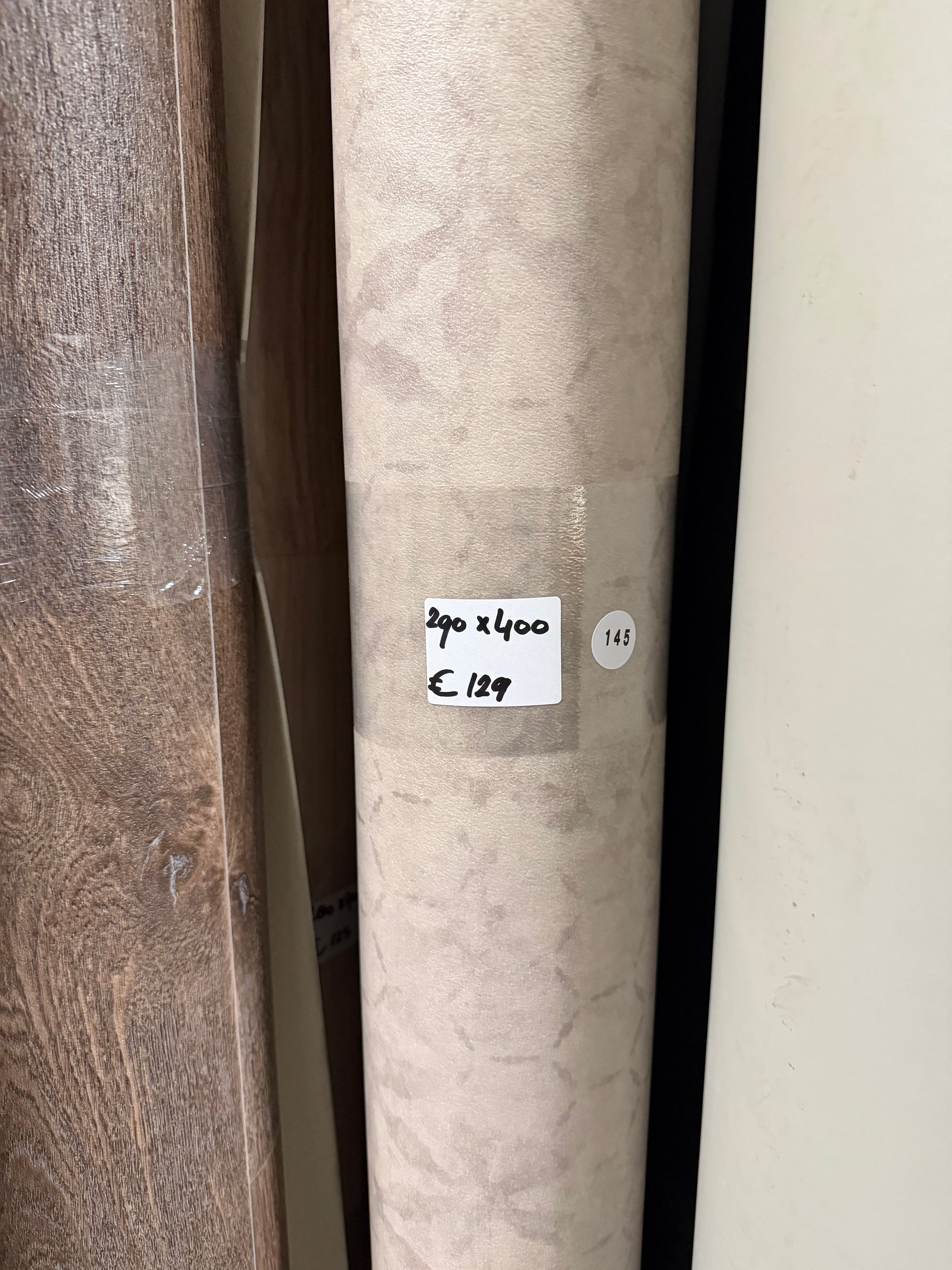 Sierlijk Patroon Grijs Vinyl Restpartij |
2,90x4,00mtr - Vinylrestpartij.nl 