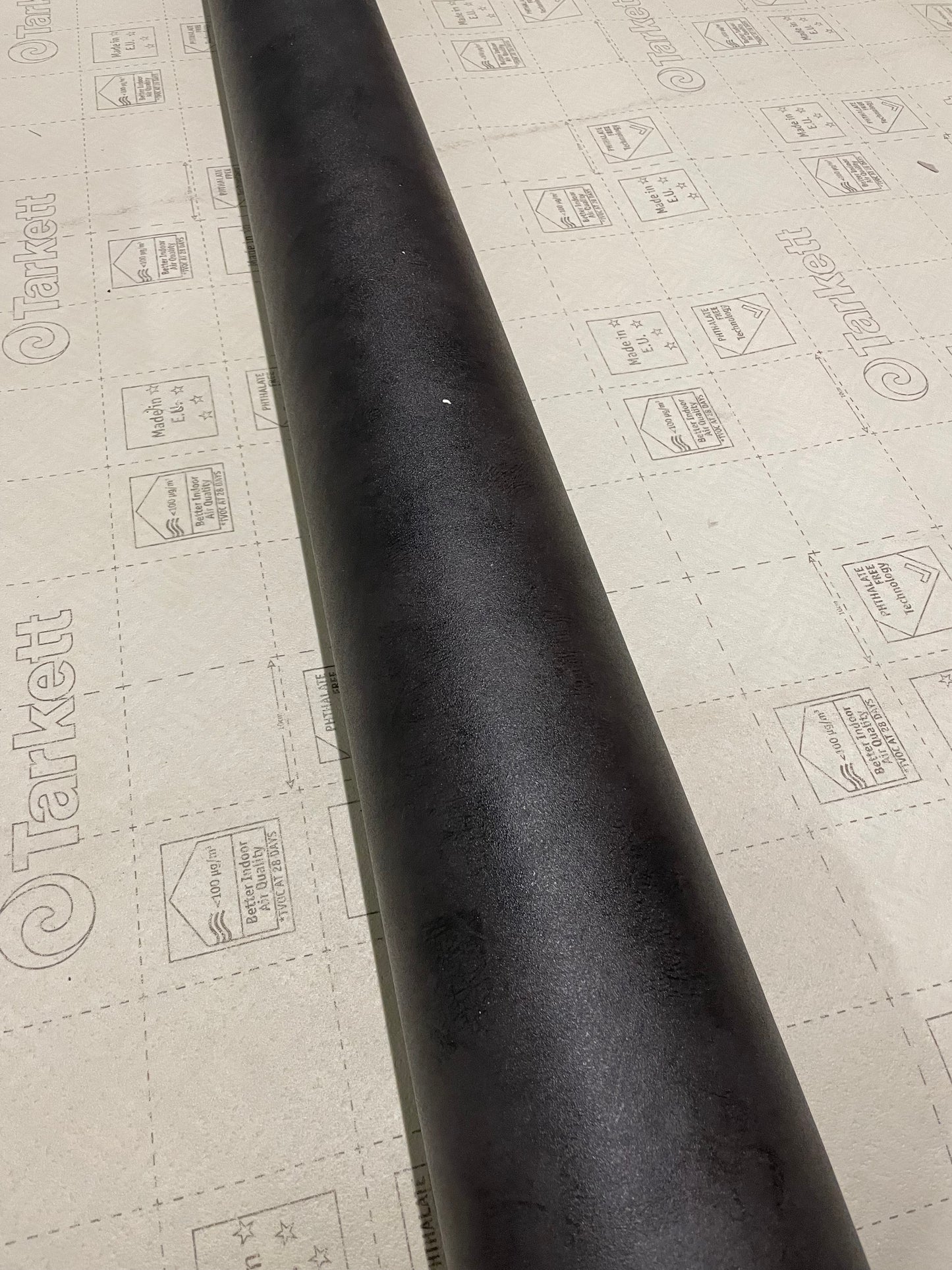 Zwart Betonlook Vinyl Restpartij | 5,00x4,00mtr - Vinylrestpartij.nl 
