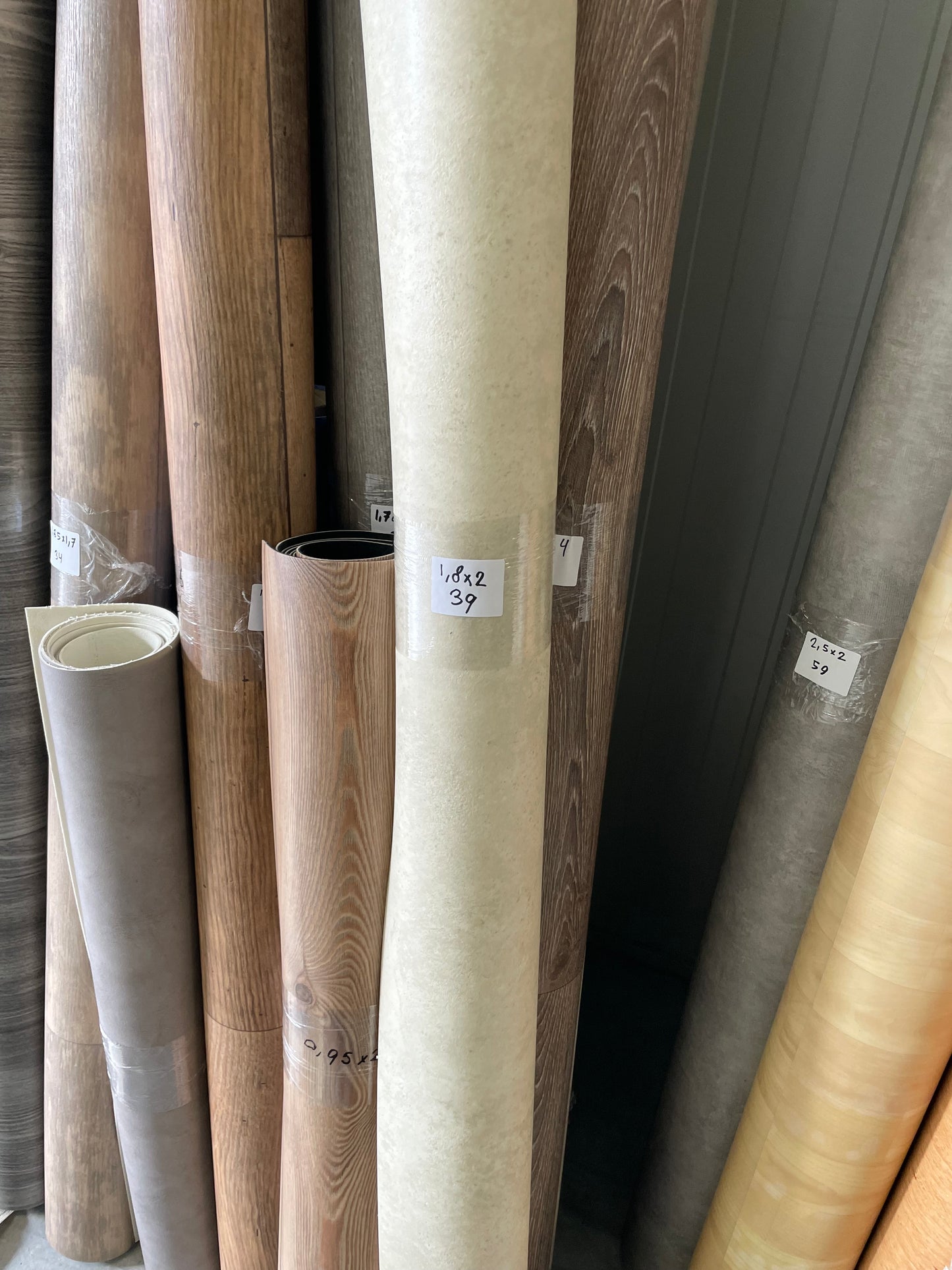 Licht Beige Betonlook Vinyl Restpartij | 1,80x2,00mtr - Vinylrestpartij.nl 