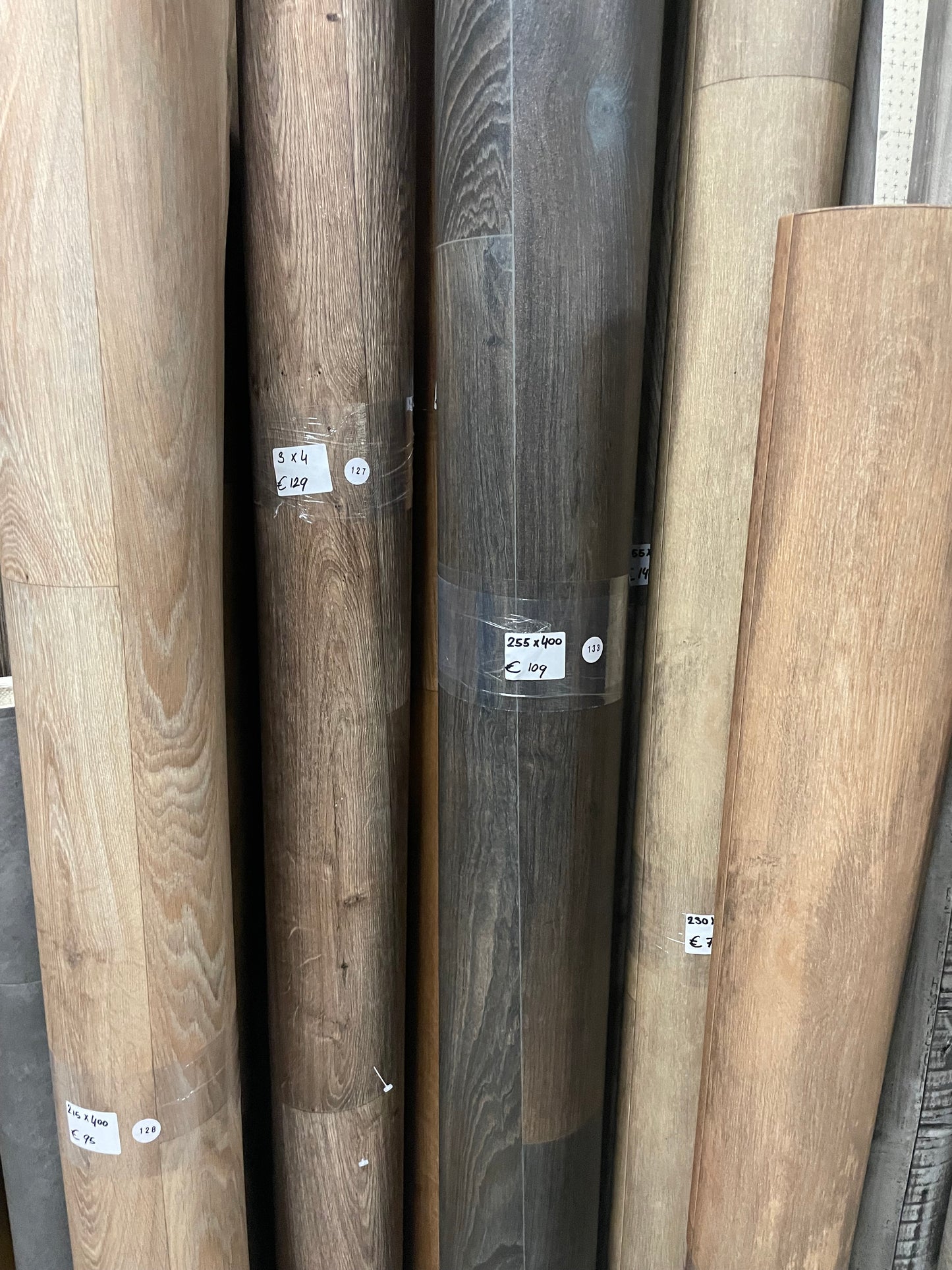 Donker Gerookt Eiken Vinyl Restpartij |
2,55x4,00mtr - Vinylrestpartij.nl 