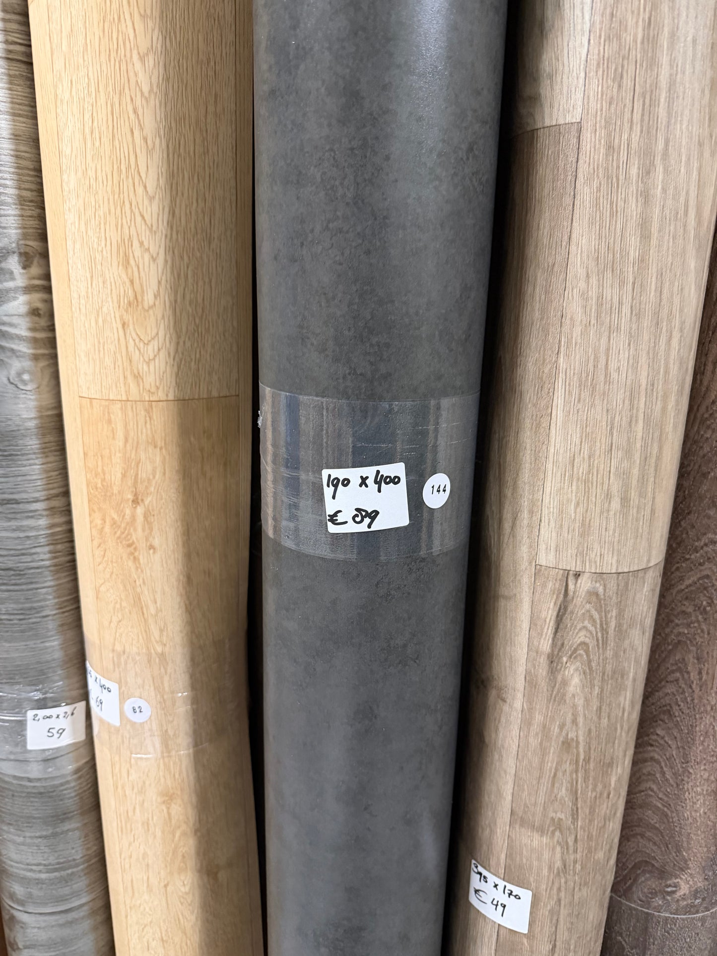 Forbo Novilon Donker Egaal Beton Vinyl Restpartij |
1,90x4,00mtr - Vinylrestpartij.nl 