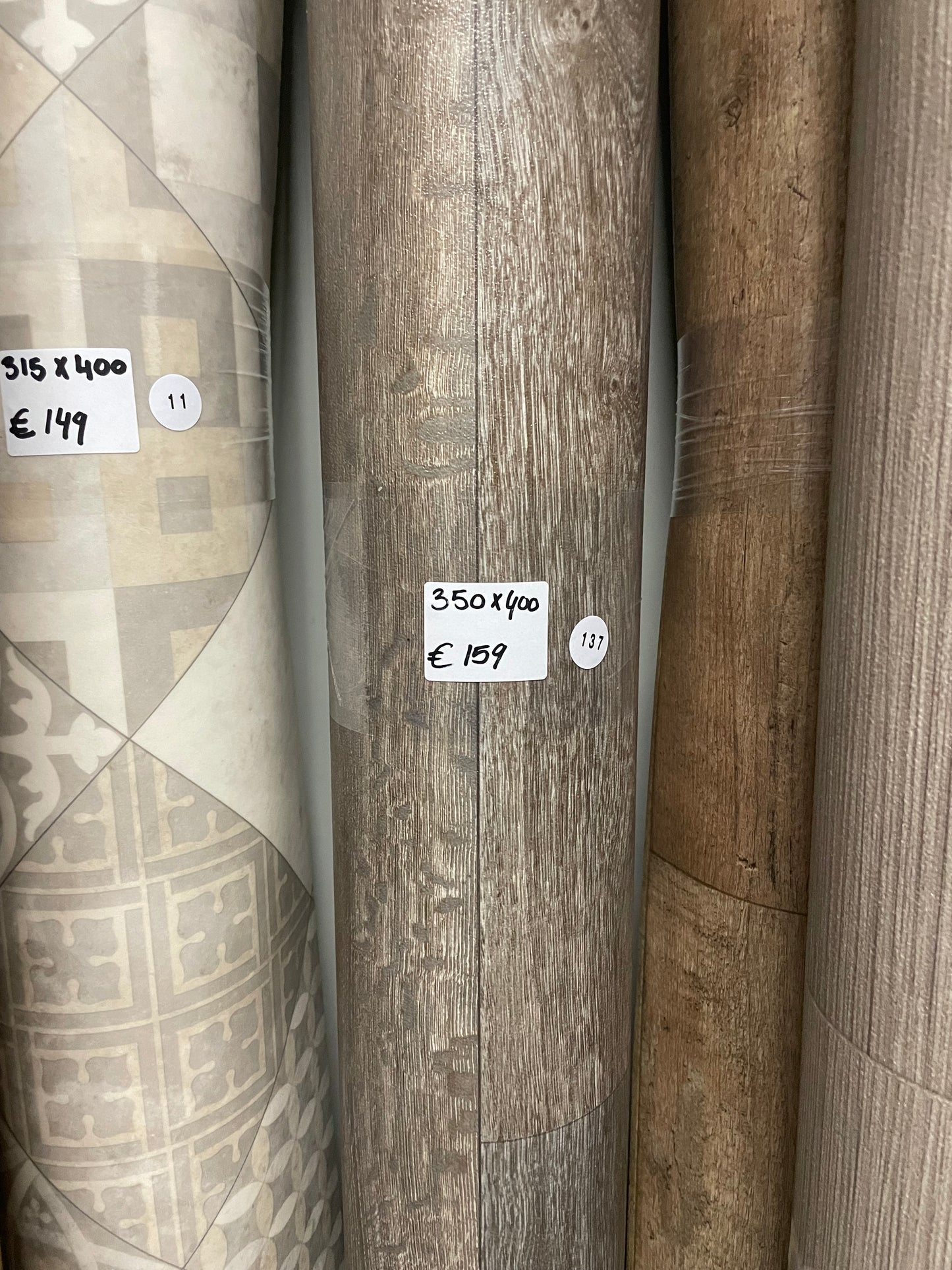 Bruin Rustiek Eiken Vinyl Restpartij |
3,50x4,00mtr - Vinylrestpartij.nl 