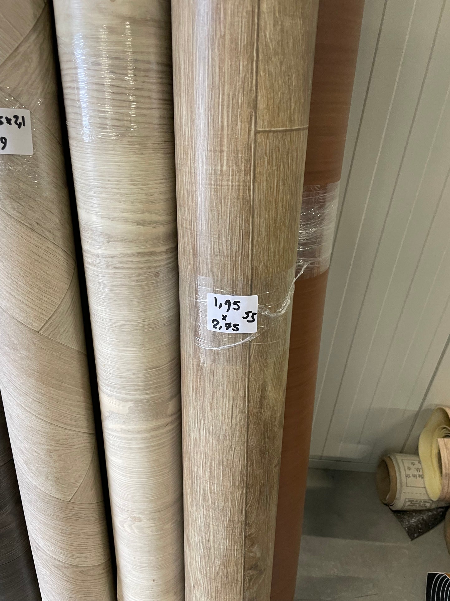 Bruin Eiken Vinyl Restpartij | 1,95x2,75mtr - Vinylrestpartij.nl 