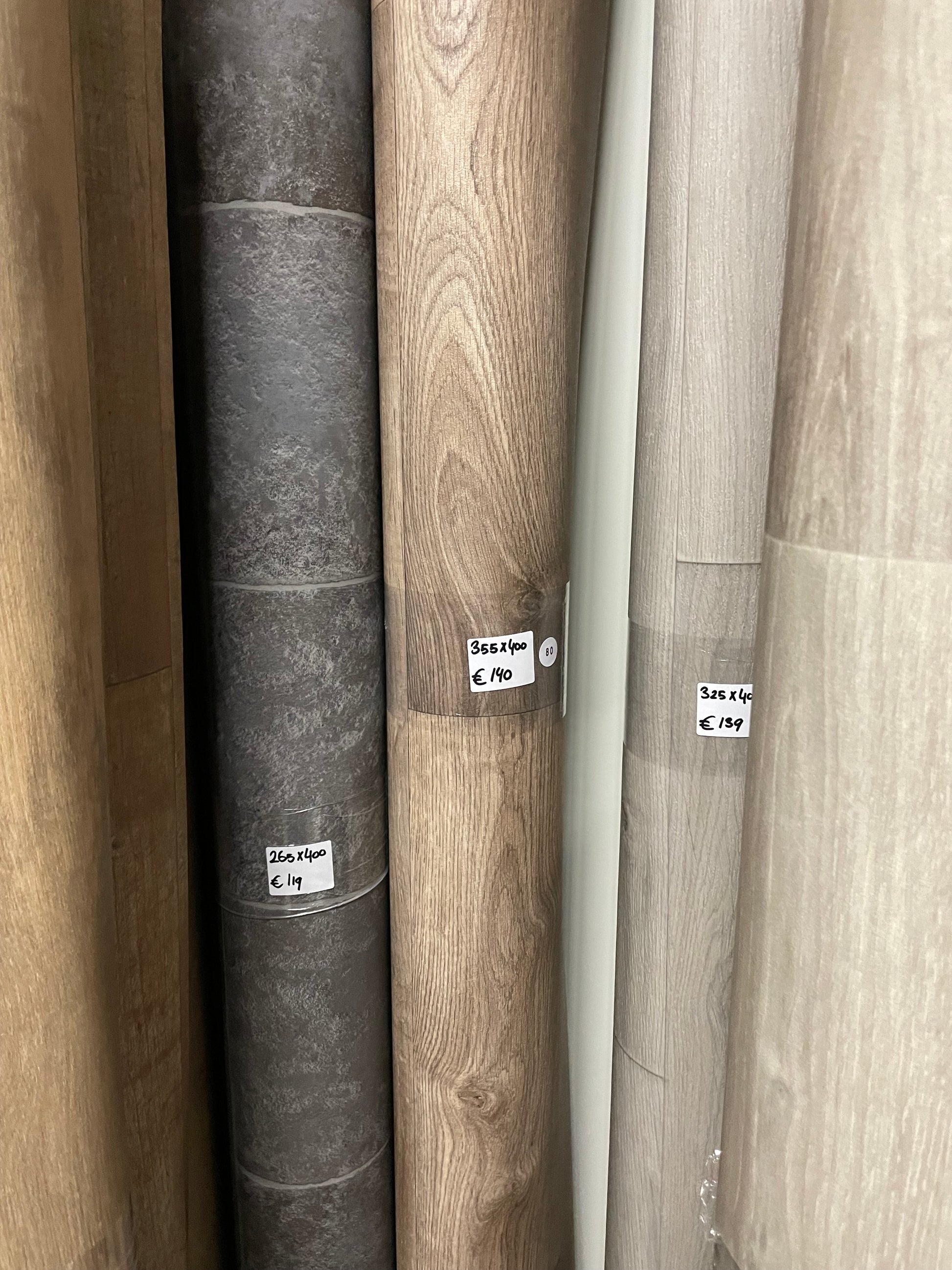 Bruin Rustiek Eiken Restpartij | 3,55x4,00mtr - Vinylrestpartij.nl 