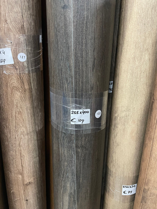 Donker Gerookt Eiken Vinyl Restpartij |
2,55x4,00mtr - Vinylrestpartij.nl 