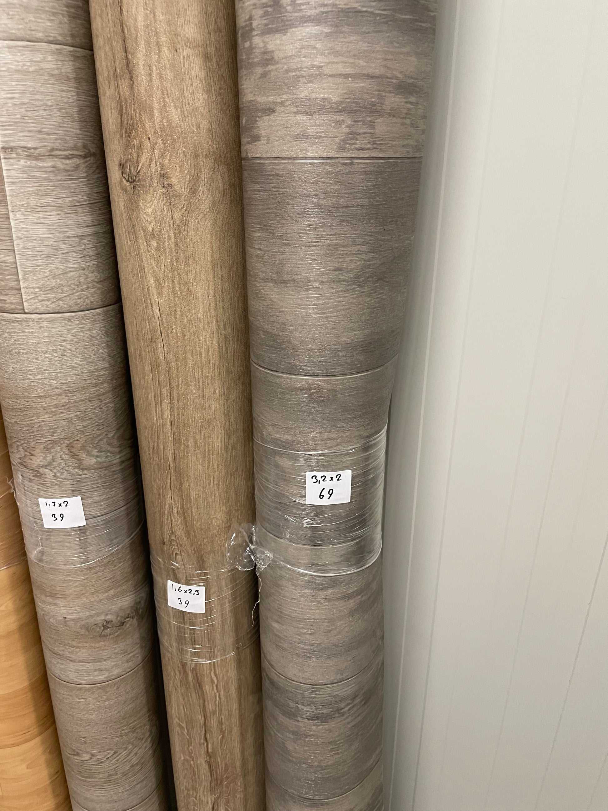 Donker Gevlekt Bruin Eiken Vinyl Restpartij | 2,00x3,20mtr - Vinylrestpartij.nl 