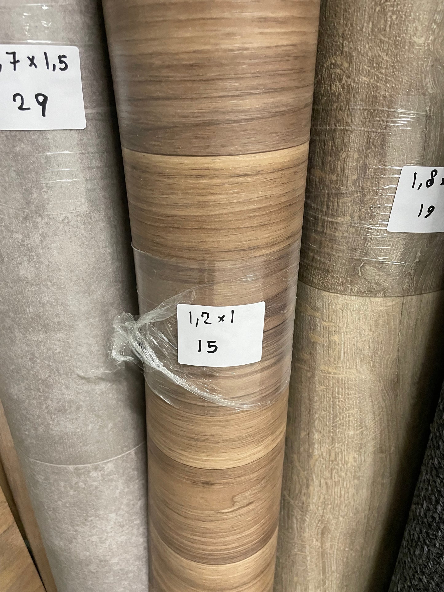 Donkerbruin Eiken Vinyl Restpartij | 1,00x1,20mtr - Vinylrestpartij.nl 