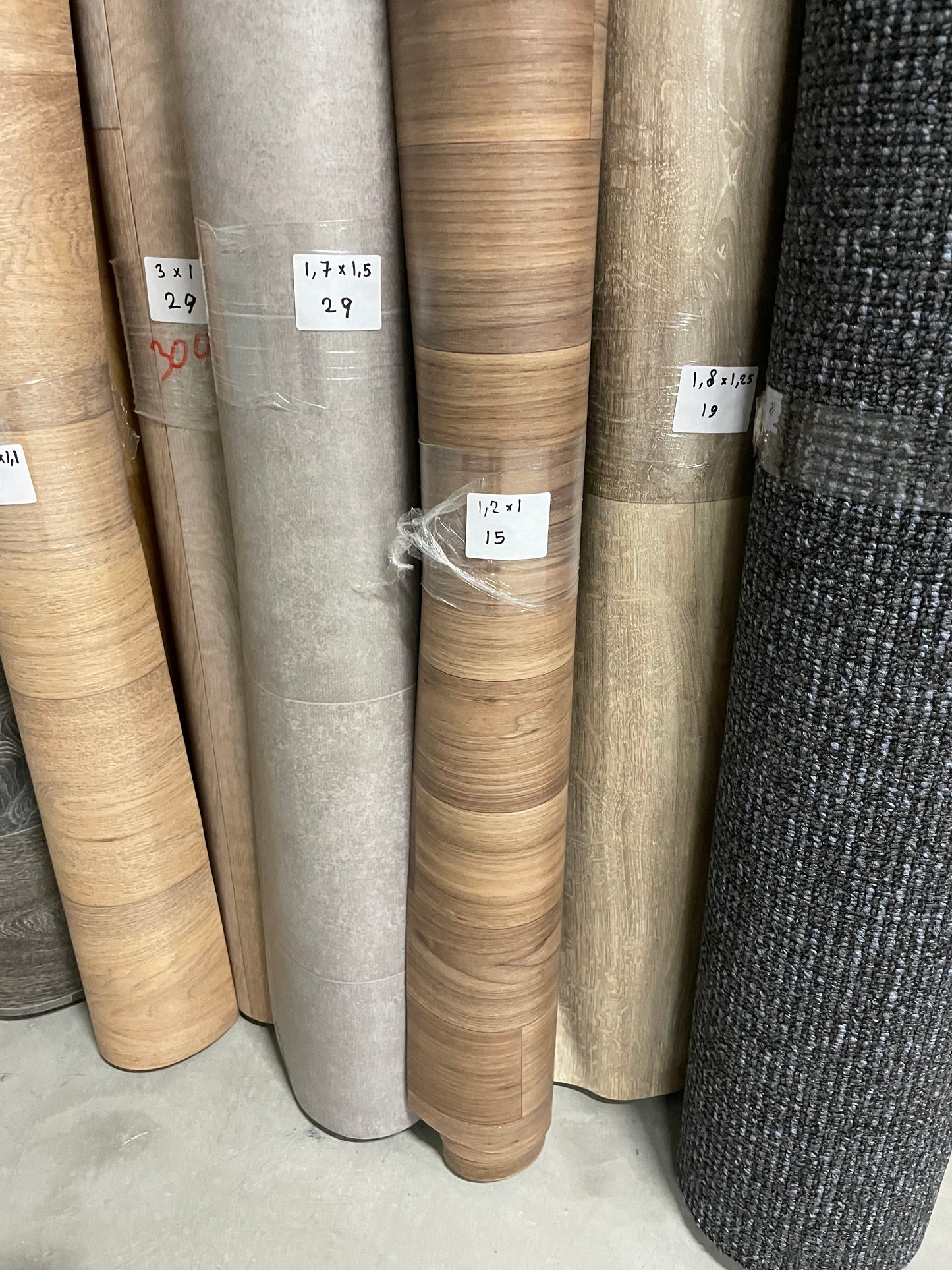 Donkerbruin Eiken Vinyl Restpartij | 1,00x1,20mtr - Vinylrestpartij.nl 
