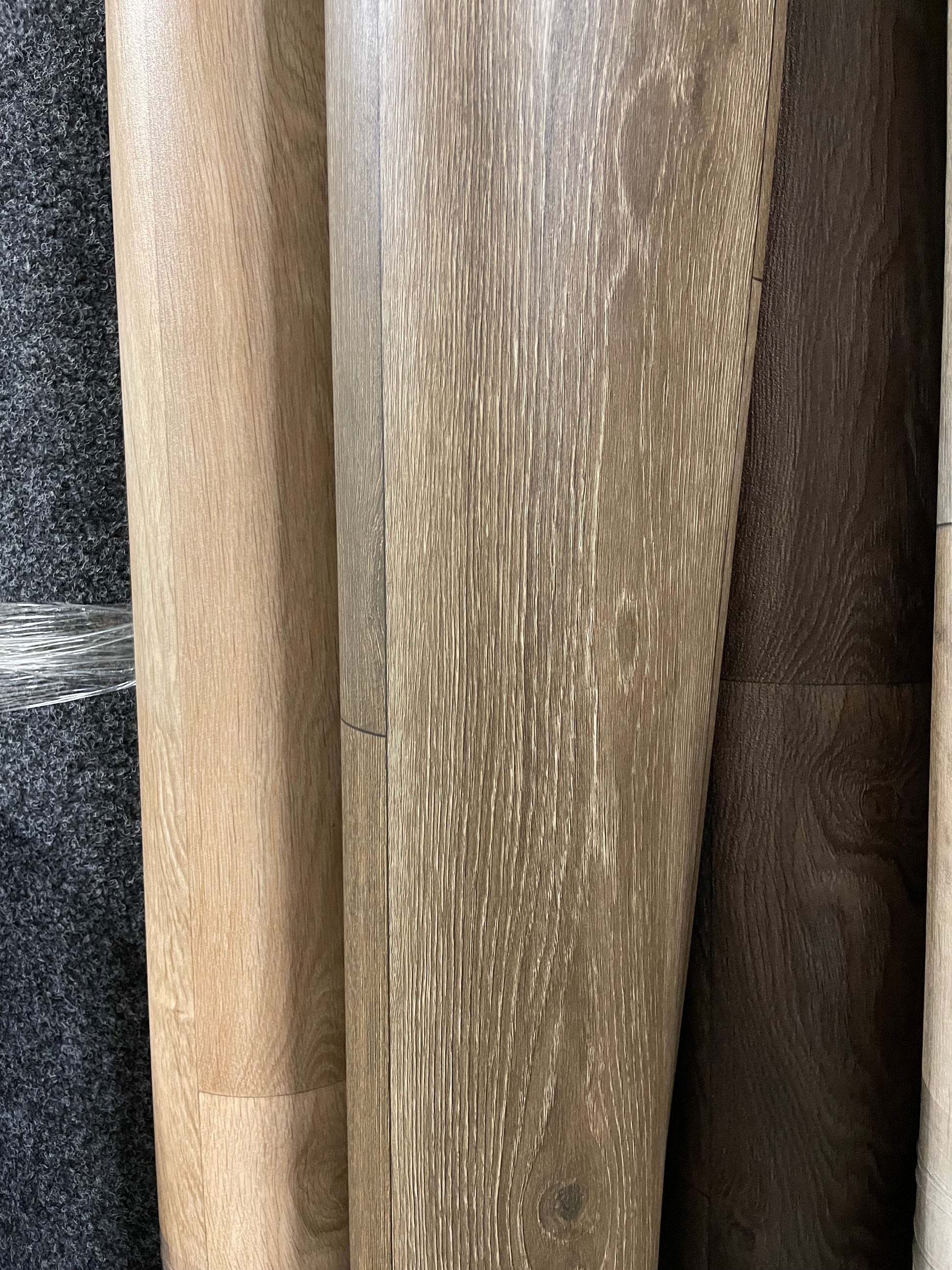 Donkerbruin Eiken Vinyl Restpartij | 2,55x4,00mtr - Vinylrestpartij.nl 