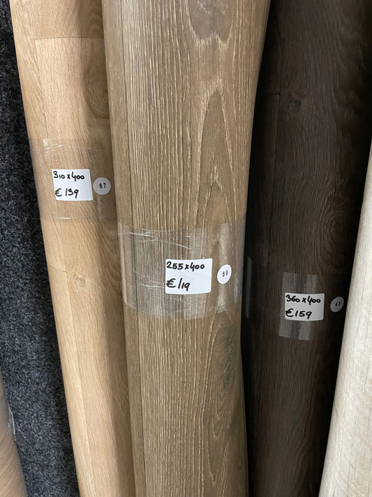 Donkerbruin Eiken Vinyl Restpartij | 2,55x4,00mtr - Vinylrestpartij.nl 