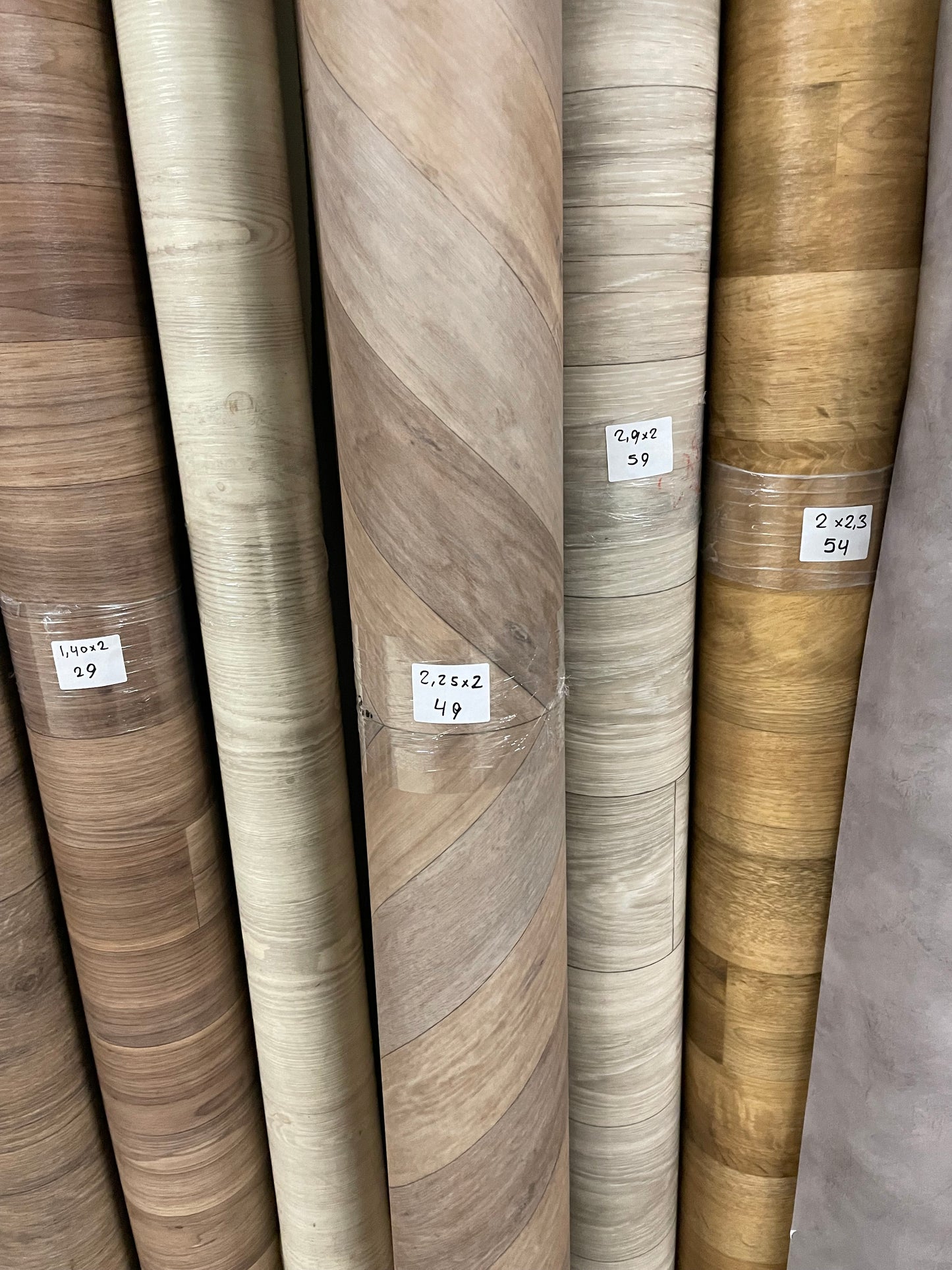 Grijsbruin Eiken Vinyl Visgraat Restpartij | 2,00x2,25mtr - Vinylrestpartij.nl 