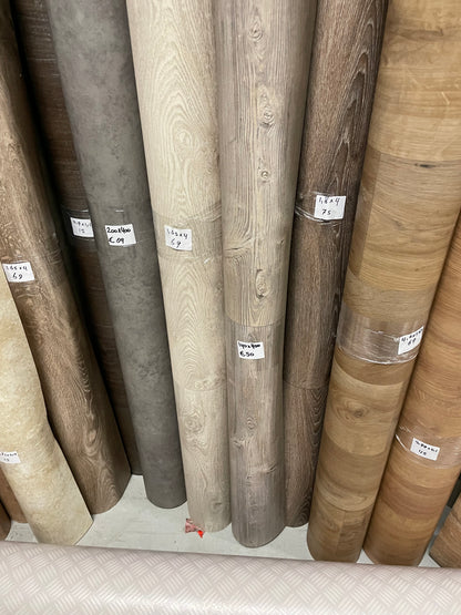 Grijsbruin Pijnboom Vinyl Restpartij | 1,40x4,00mtr - Vinylrestpartij.nl 