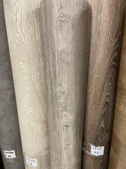 Grijsbruin Pijnboom Vinyl Restpartij | 1,40x4,00mtr - Vinylrestpartij.nl 