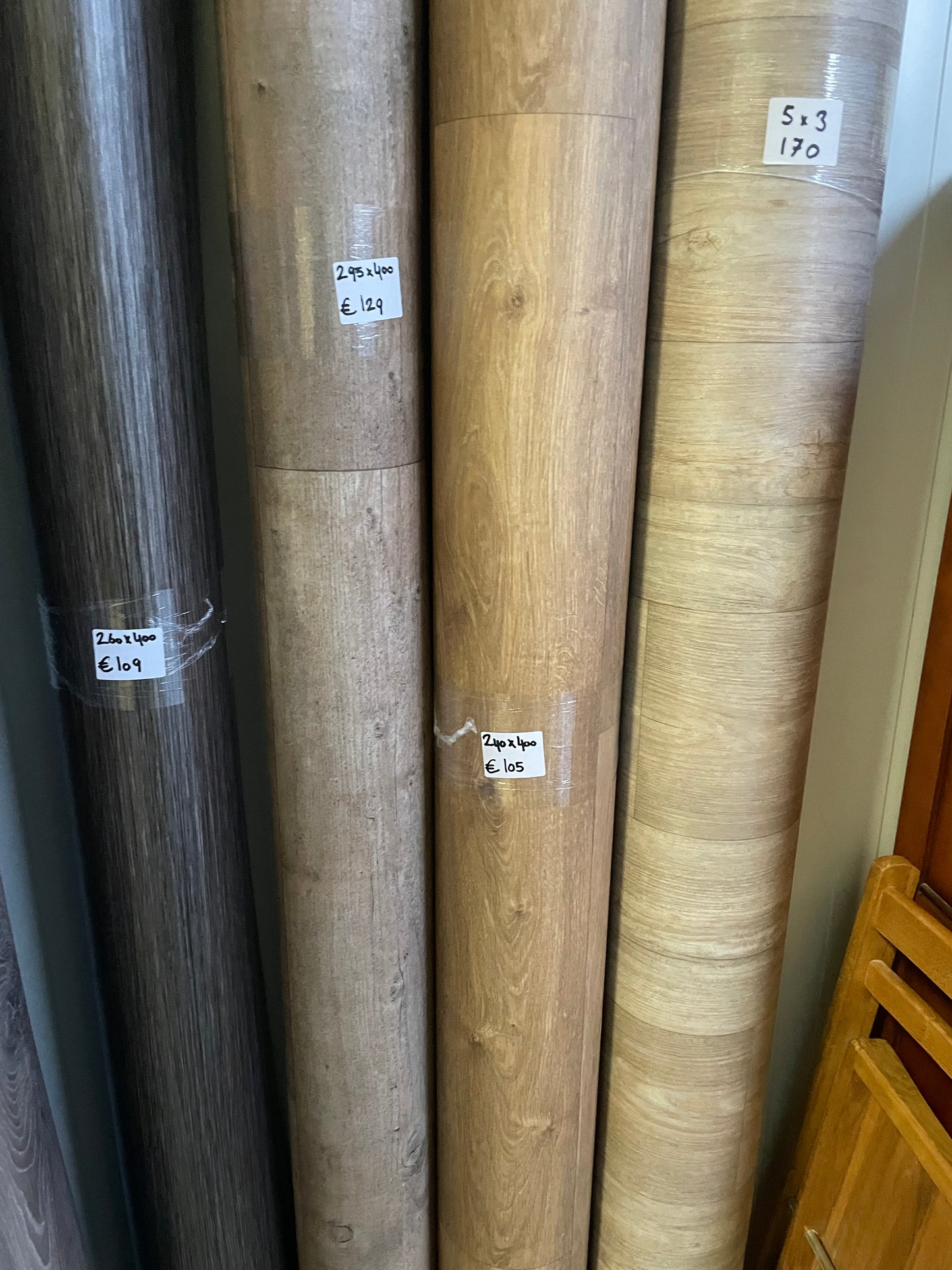 Karamel Eiken Vinyl Restpartij | 2,40x4,00mtr - Vinylrestpartij.nl 