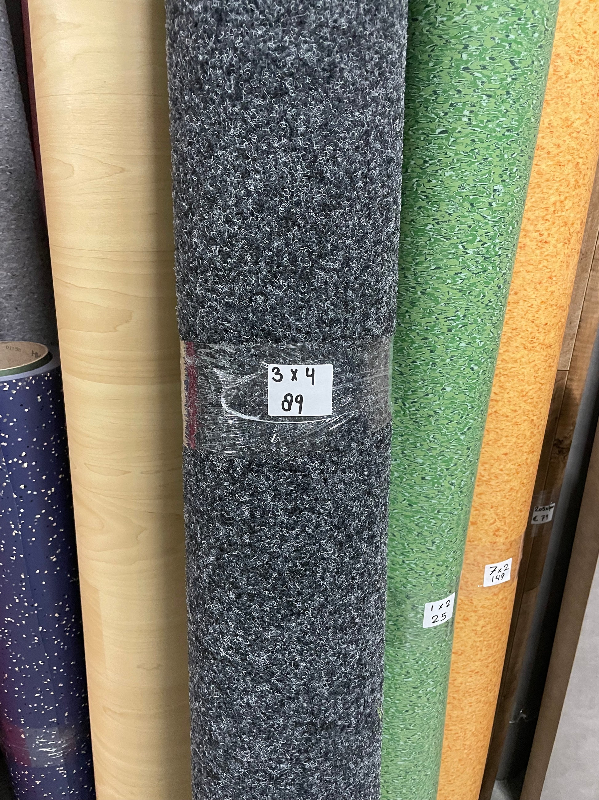 Naaldvilt Antraciet Trap Tapijt Restpartij | 3,00x4,00mtr - Vinylrestpartij.nl 