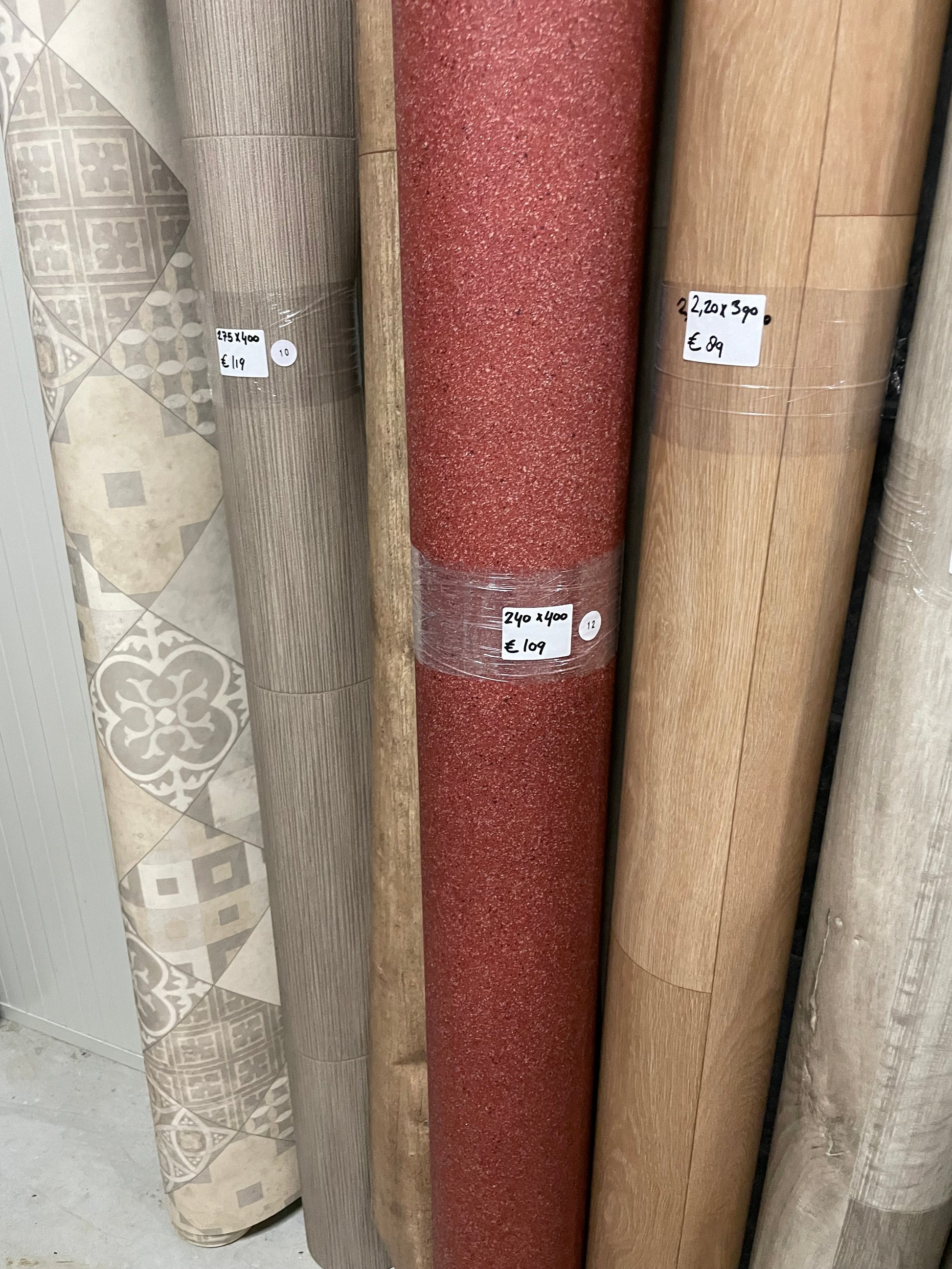 Rood Granietlook Project Vinyl Restpartij | 2,40x4,00mtr - Vinylrestpartij.nl 