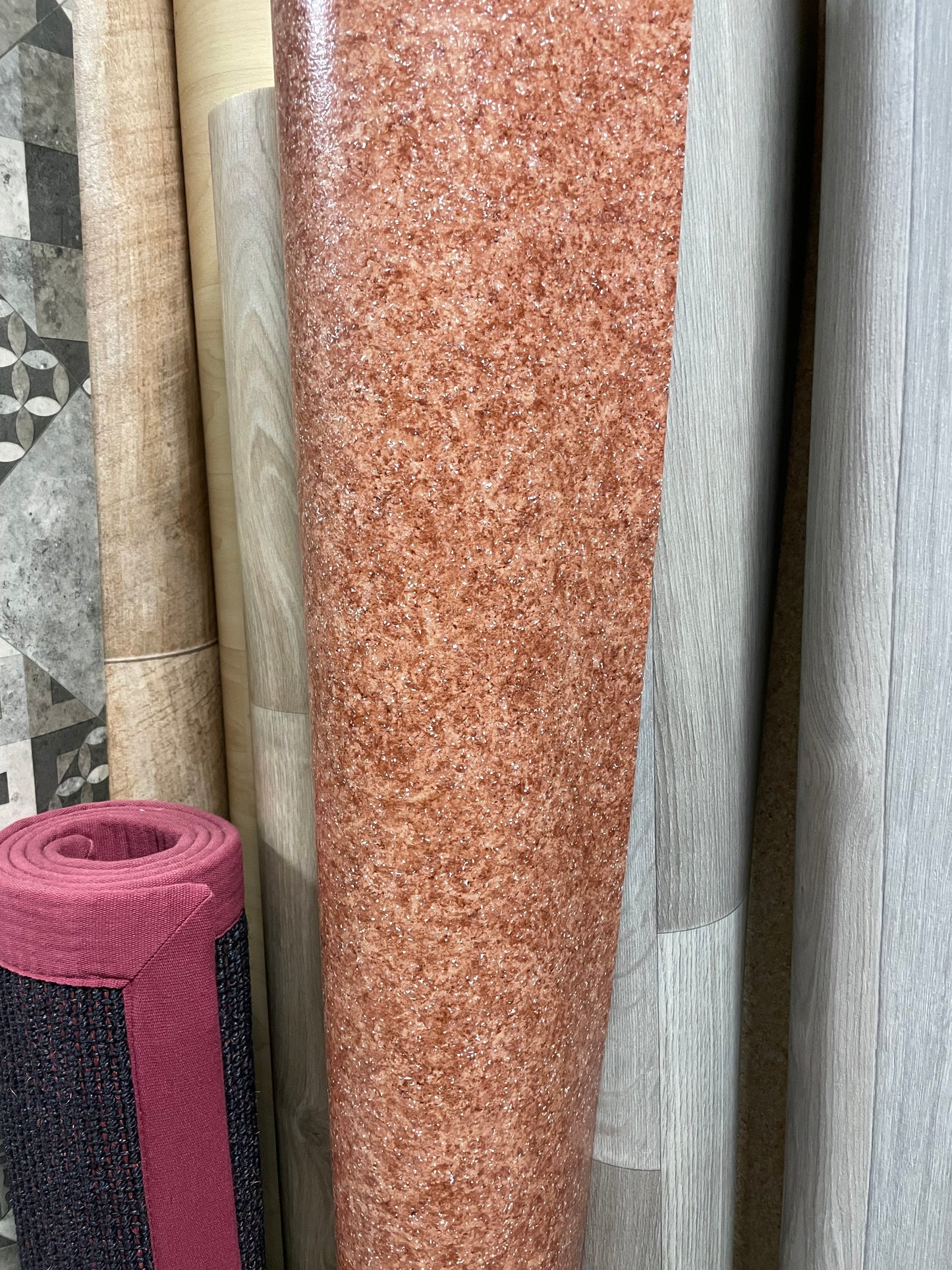 Rood Granietlook Vinyl Restpartij |
1,85×3,10mtr - Vinylrestpartij.nl 