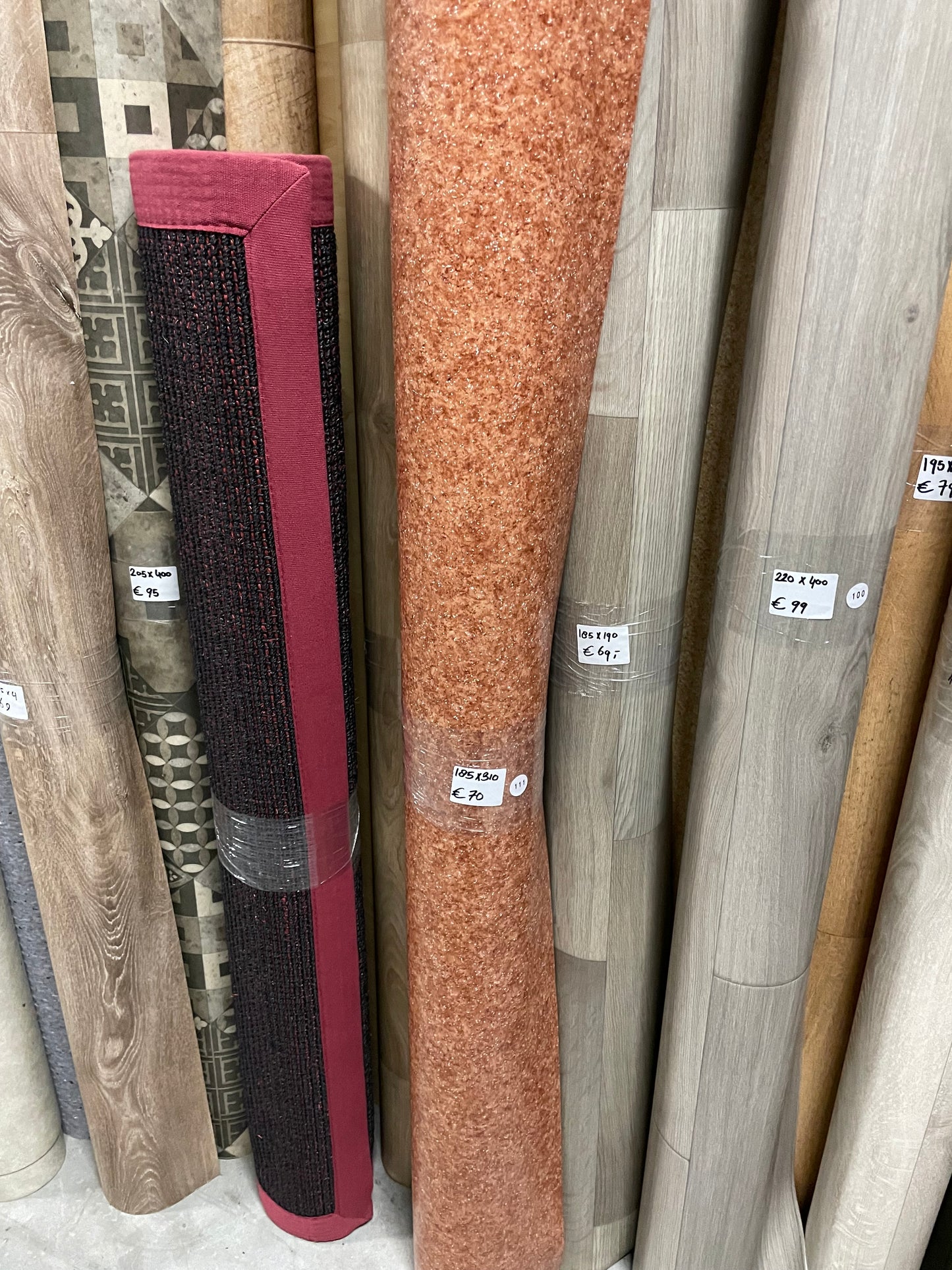 Rood Granietlook Vinyl Restpartij |
1,85×3,10mtr - Vinylrestpartij.nl 