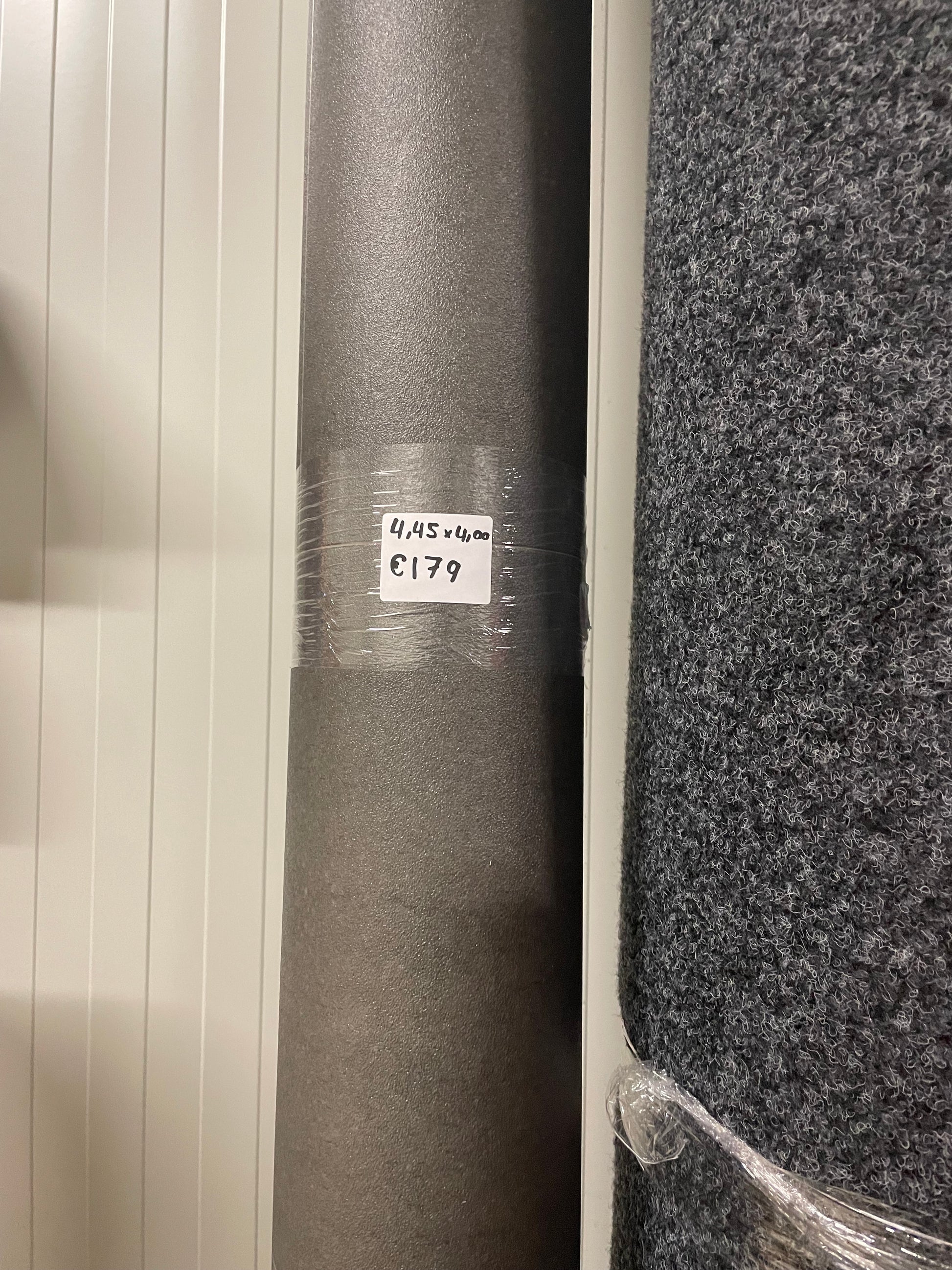Tegelmotief Antraciet Vinyl Restpartij | 4,45x4,00mtr - Vinylrestpartij.nl 