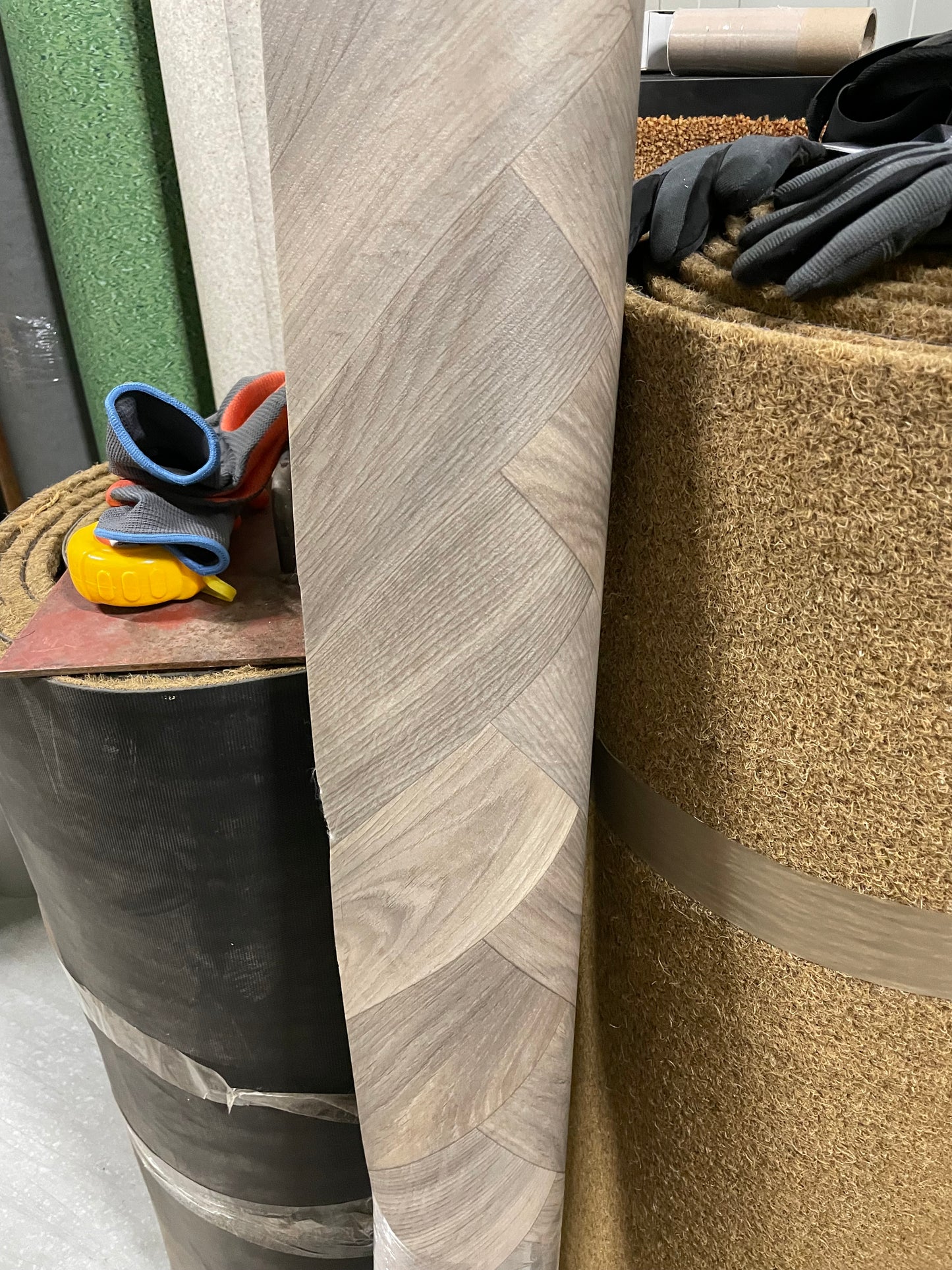Visgraat Bruin Eiken Vinyl Restpartij | 1,30x2,20mtr - Vinylrestpartij.nl 