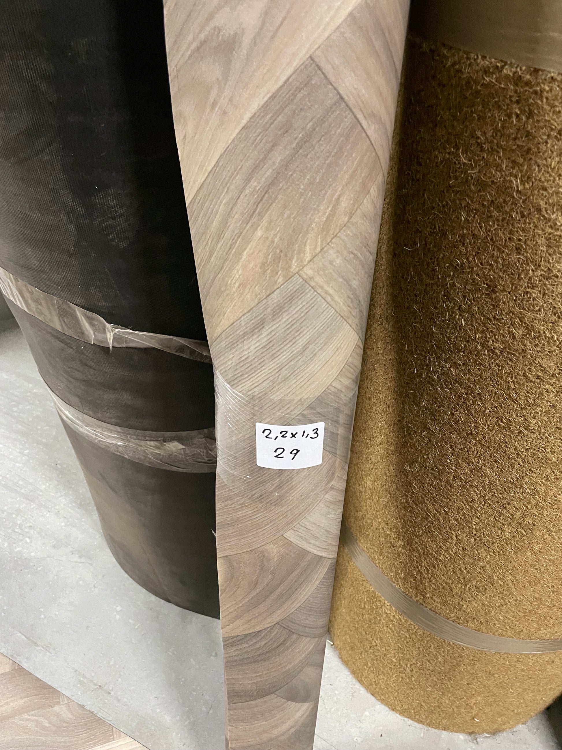 Visgraat Bruin Eiken Vinyl Restpartij | 1,30x2,20mtr - Vinylrestpartij.nl 