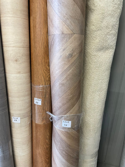 Visgraat Bruin Eiken Vinyl Restpartij | 2,00x2,30mtr - Vinylrestpartij.nl 