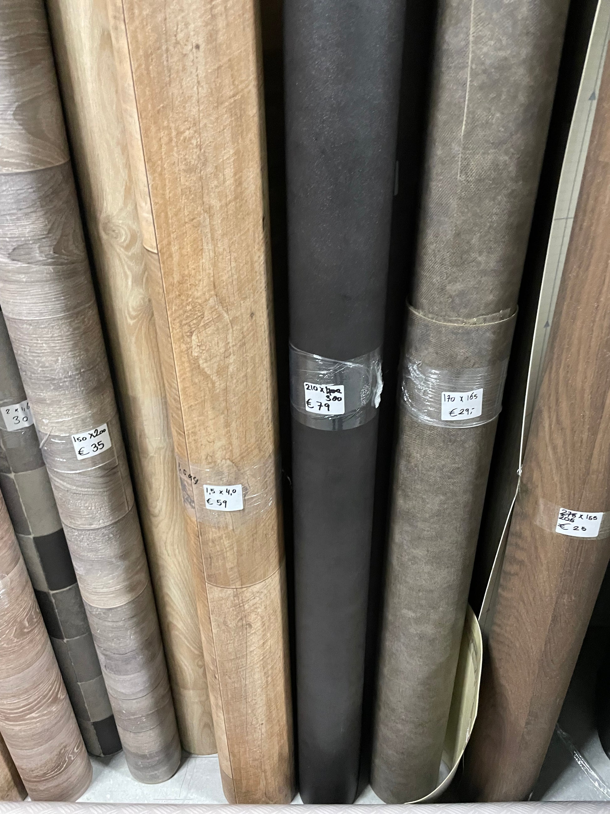 Zwart Betonlook Vinyl Restpartij | 2,10x3,80mtr - Vinylrestpartij.nl 