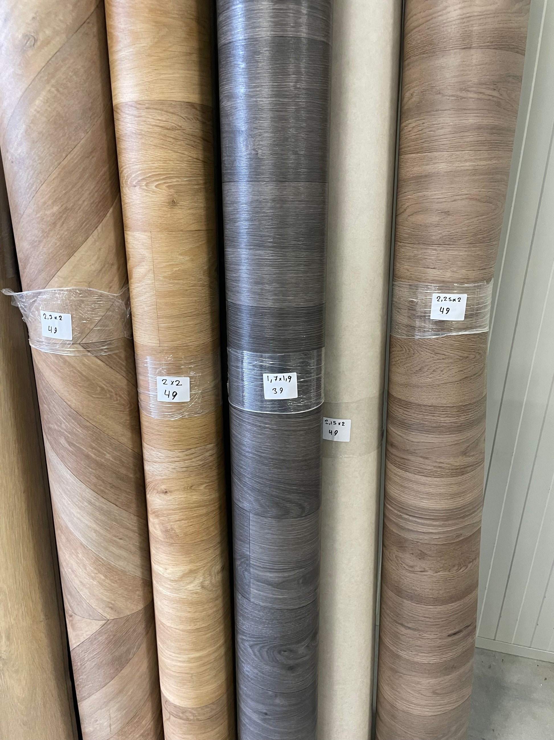 Zwart Eiken Vinyl Restpartij | 1,70x1,90mtr - Vinylrestpartij.nl 