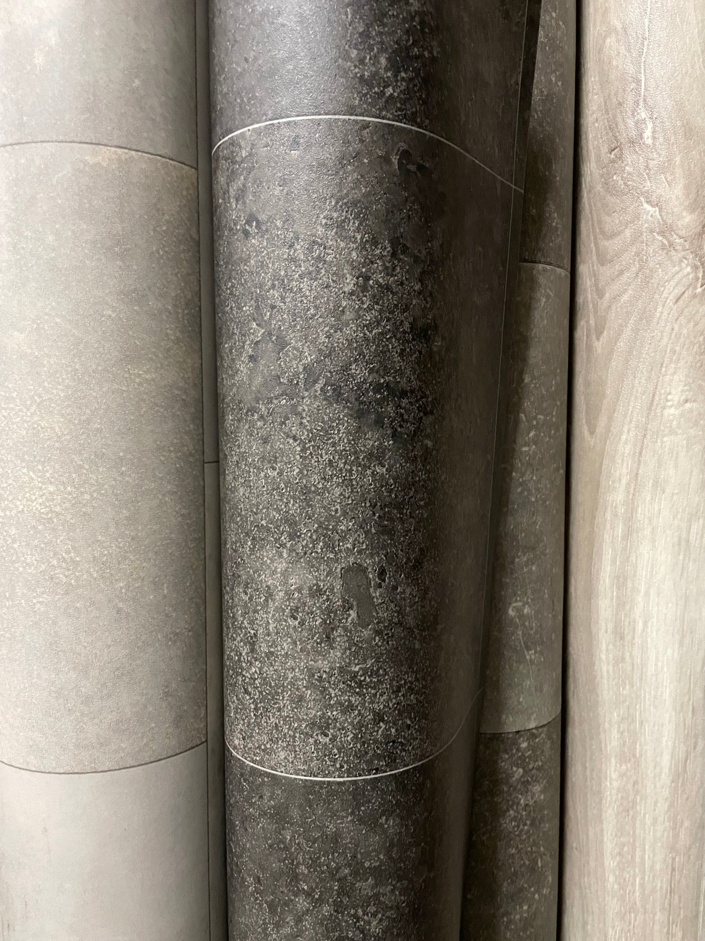 Zwart Tegelmotief Vinyl Restpartij | 2,05x4,00mtr - Vinylrestpartij.nl 