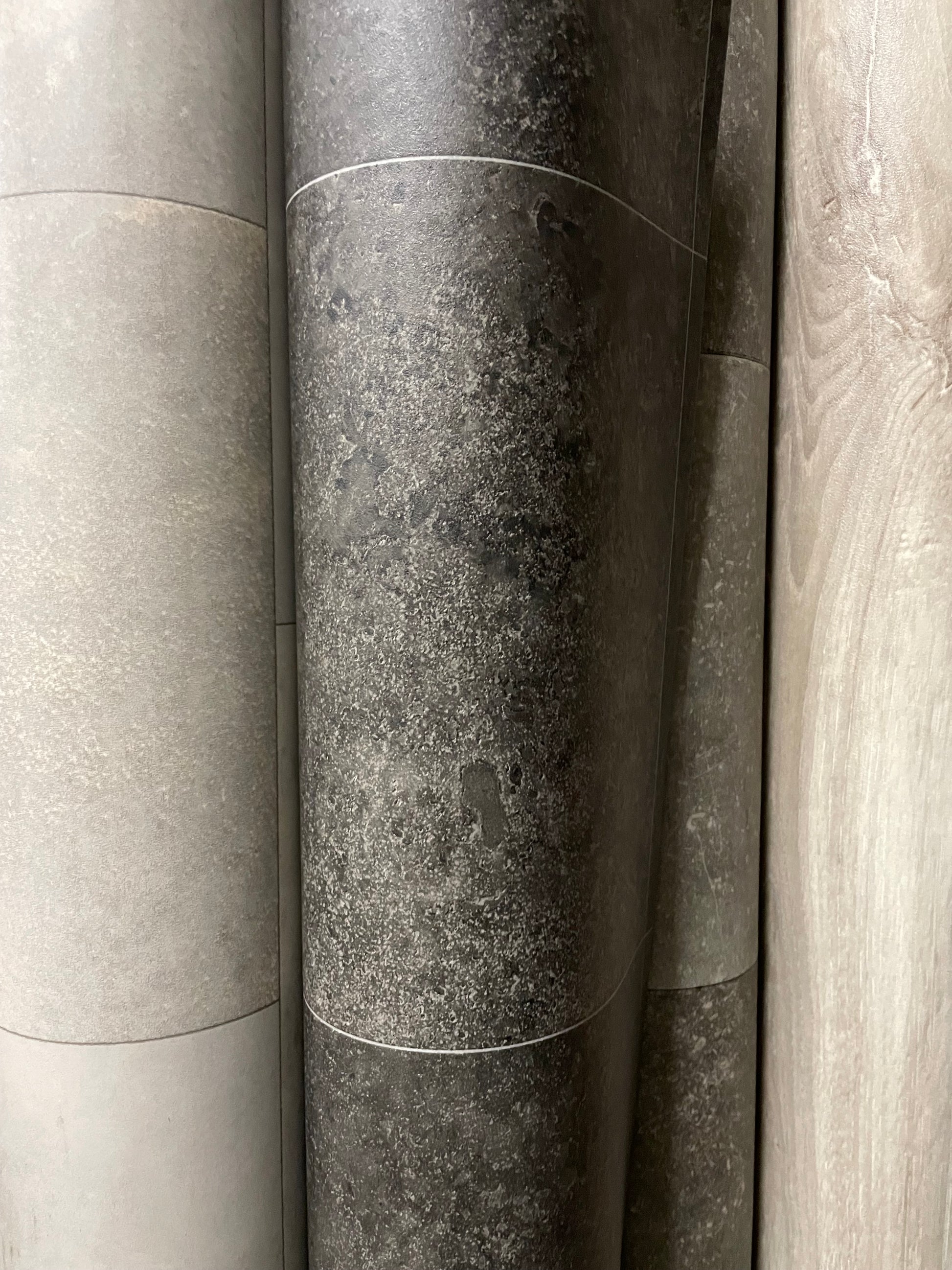 Zwart Tegelmotief Vinyl Restpartij | 2,05x4,00mtr - Vinylrestpartij.nl 