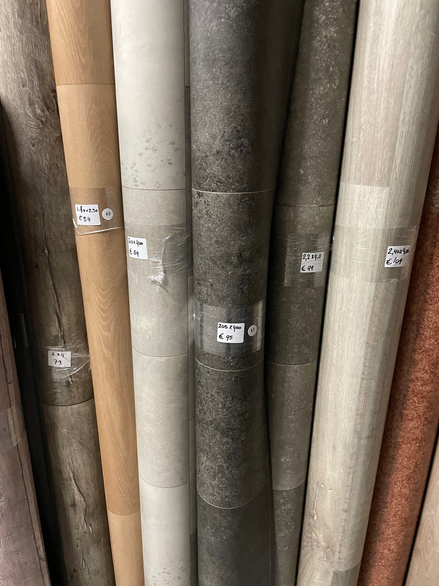 Zwart Tegelmotief Vinyl Restpartij | 2,05x4,00mtr - Vinylrestpartij.nl 