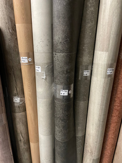 Zwart Tegelmotief Vinyl Restpartij | 2,05x4,00mtr - Vinylrestpartij.nl 