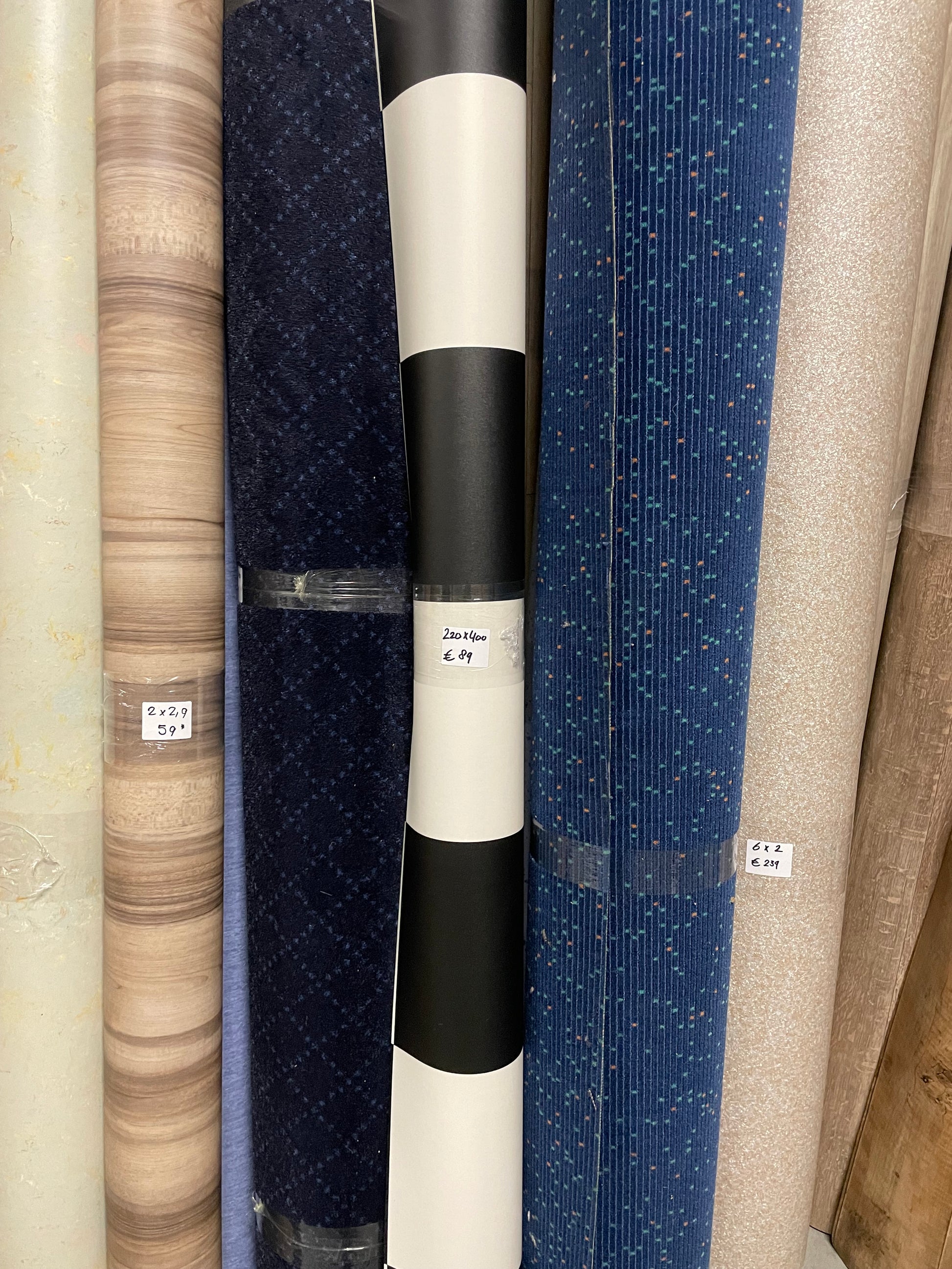 Zwart / Wit Geblokt Vinyl Restpartij | 2,20x4,00mtr - Vinylrestpartij.nl 